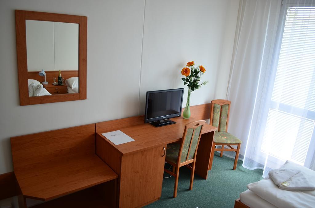 Hotel Arnost Garni Pardubice Cameră foto